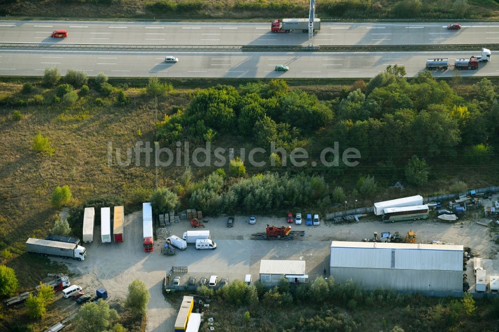 Luftaufnahme Fredersdorf-Vogelsdorf - Gebäudekomplex und Gelände der KFZ- Instandsetzungs- Werkstatt SKY&STERN im Ortsteil Vogelsdorf in Fredersdorf-Vogelsdorf im Bundesland Brandenburg, Deutschland