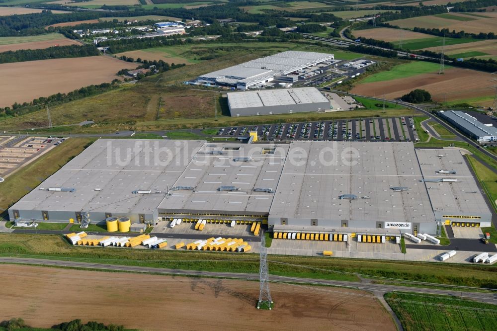 Kobern-Gondorf von oben - Gebäudekomplex und Gelände des Logistikzentrums AMAZON Am Autobahnkreuz in Kobern-Gondorf im Bundesland Rheinland-Pfalz, Deutschland