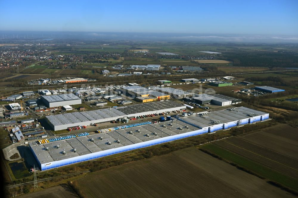 Winsen (Luhe) von oben - Gebäudekomplex und Gelände des Logistikzentrums Amazon Logistik Winsen GmbH - HAM2 in Winsen (Luhe) im Bundesland Niedersachsen, Deutschland