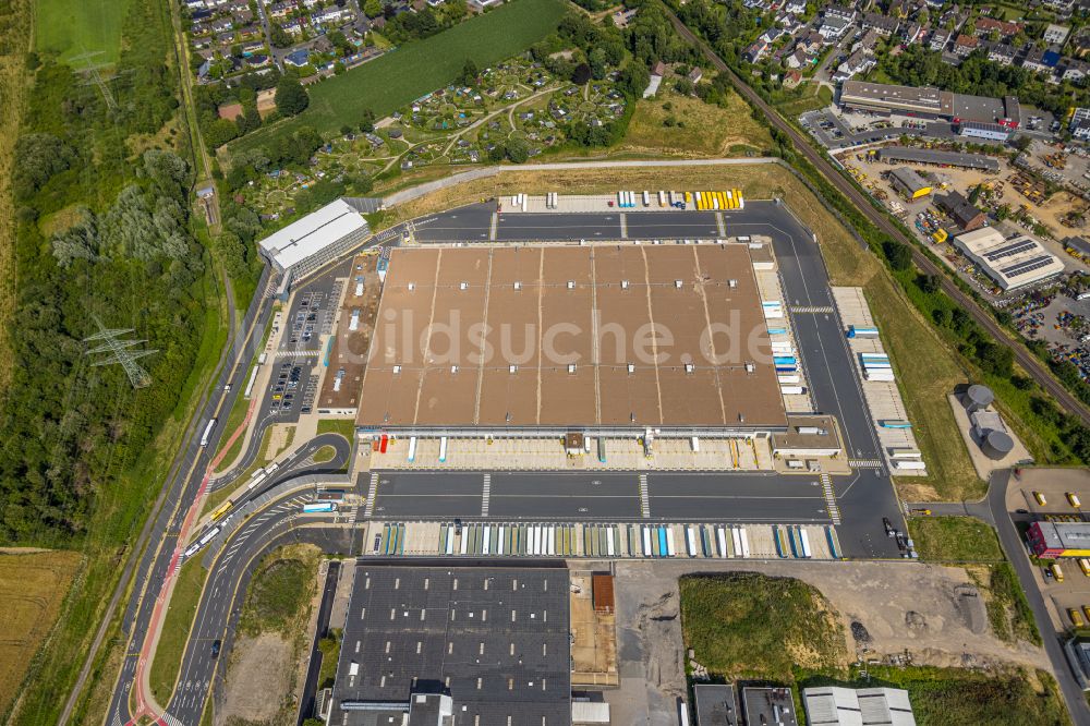 Rüdinghausen von oben - Gebäudekomplex und Gelände des Logistikzentrums Amazon - Neubau an der Siemensstraße in Rüdinghausen im Bundesland Nordrhein-Westfalen, Deutschland