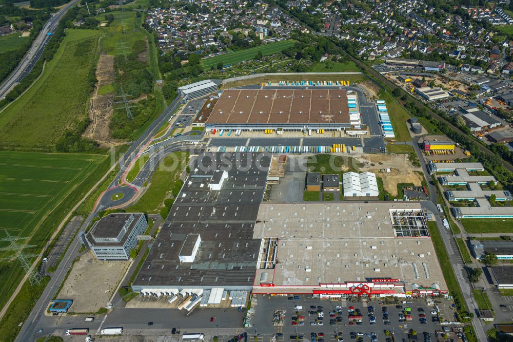 Witten von oben - Gebäudekomplex und Gelände des Logistikzentrums Amazon - Neubau an der Siemensstraße in Witten im Bundesland Nordrhein-Westfalen, Deutschland