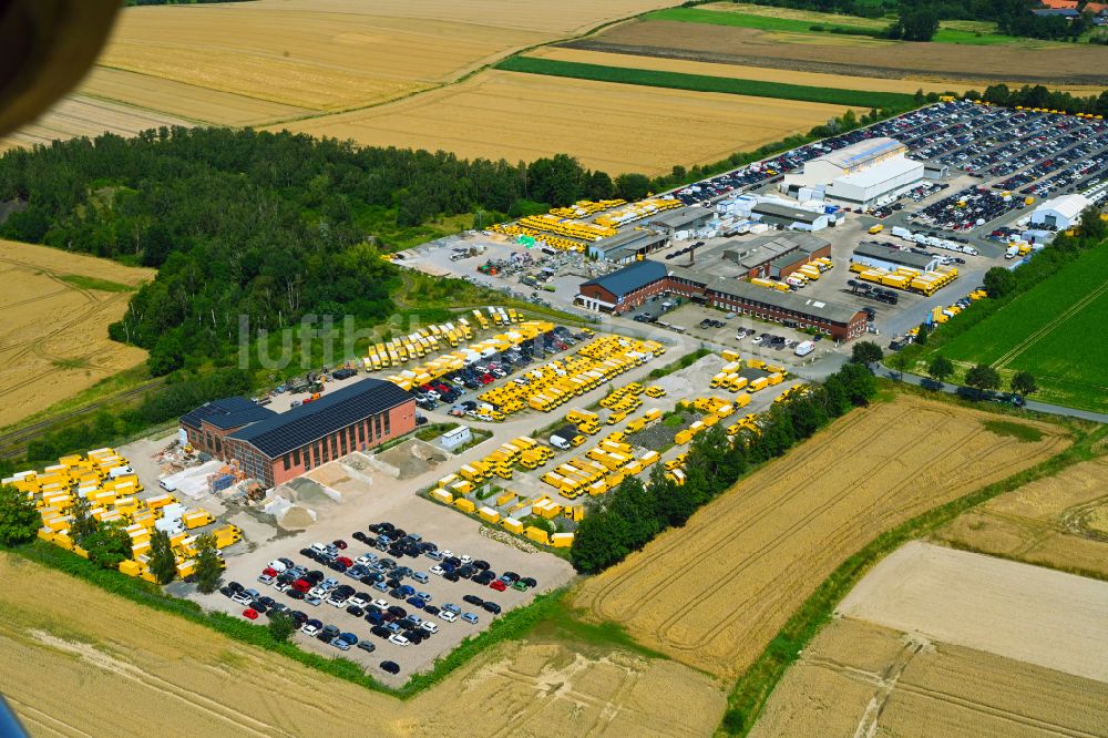 Lüdersfeld von oben - Gebäudekomplex und Gelände des Logistikzentrums AUTOKONTOR BAYERN GmbH in Lüdersfeld im Bundesland Niedersachsen, Deutschland