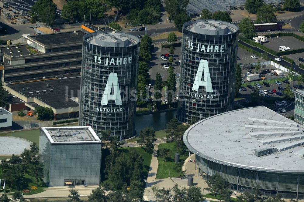 Wolfsburg von oben - Gebäudekomplex und Gelände des Logistikzentrums der Autostadt des VW Volkswagen- Werkes in Wolfsburg im Bundesland Niedersachsen