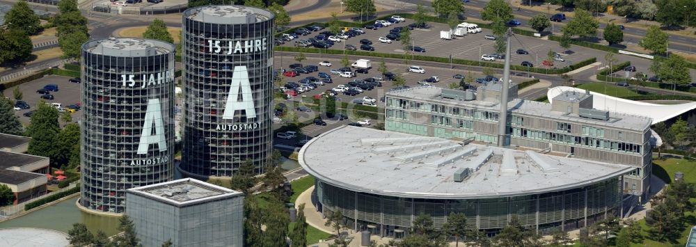 Luftaufnahme Wolfsburg - Gebäudekomplex und Gelände des Logistikzentrums der Autostadt des VW Volkswagen- Werkes in Wolfsburg im Bundesland Niedersachsen