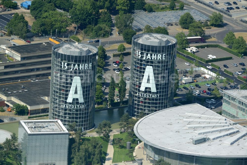 Wolfsburg aus der Vogelperspektive: Gebäudekomplex und Gelände des Logistikzentrums der Autostadt des VW Volkswagen- Werkes in Wolfsburg im Bundesland Niedersachsen