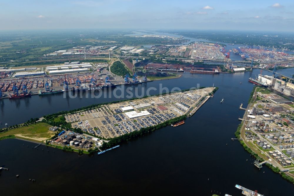 Hamburg aus der Vogelperspektive: Gebäudekomplex und Gelände des Logistikzentrums der BLG Autoterminal Hamburg Gmbh&Co.KG mit Autostellplätze auf der Halbinsel Kattwyk in Hamburg