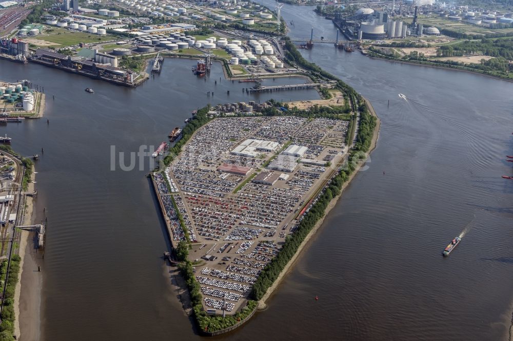 Hamburg von oben - Gebäudekomplex und Gelände des Logistikzentrums der BLG Autoterminal Hamburg Gmbh&Co.KG mit Autostellplätze auf der Halbinsel Kattwyk in Hamburg