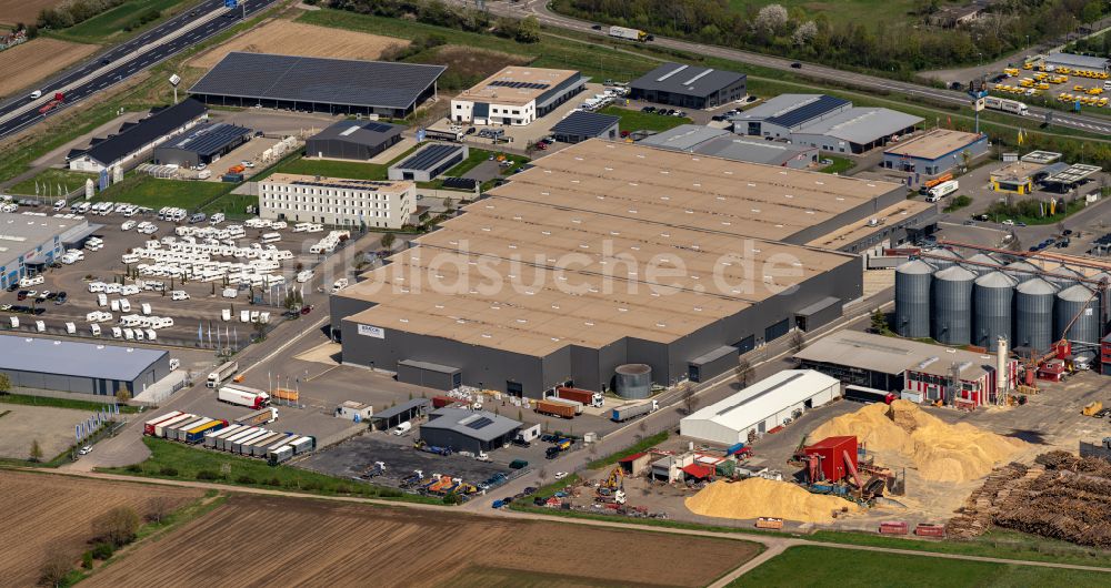 Luftaufnahme Ettenheim - Gebäudekomplex und Gelände des Logistikzentrums Bracchi Deutschland Transport & Logistik GmbH in Ettenheim im Bundesland Baden-Württemberg, Deutschland