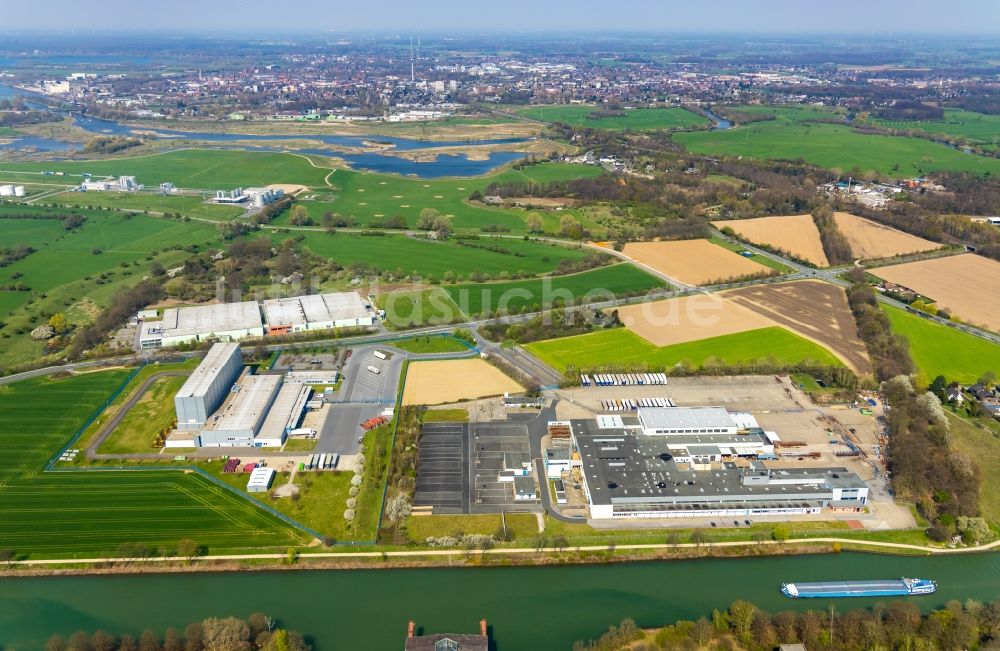 Wesel aus der Vogelperspektive: Gebäudekomplex und Gelände des Logistikzentrums der Clyde Bergemann Power Group in Wesel im Bundesland Nordrhein-Westfalen, Deutschland