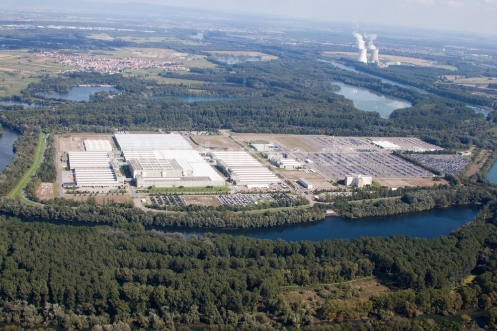 Luftbild Germersheim - Gebäudekomplex und Gelände des Logistikzentrums Daimler AG Global Logistic Center auf der Insel Grün in Germersheim im Bundesland Rheinland-Pfalz, Deutschland