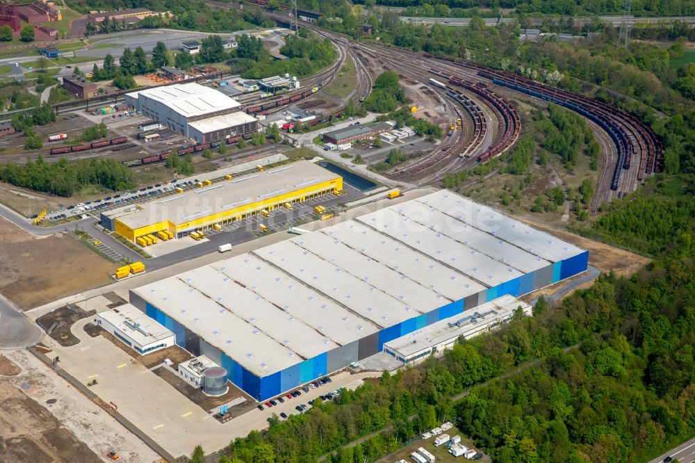 Dortmund von oben - Gebäudekomplex und Gelände des Logistikzentrums der Decathlon Sportspezialvertriebs GmbH in Dortmund im Bundesland Nordrhein-Westfalen, Deutschland