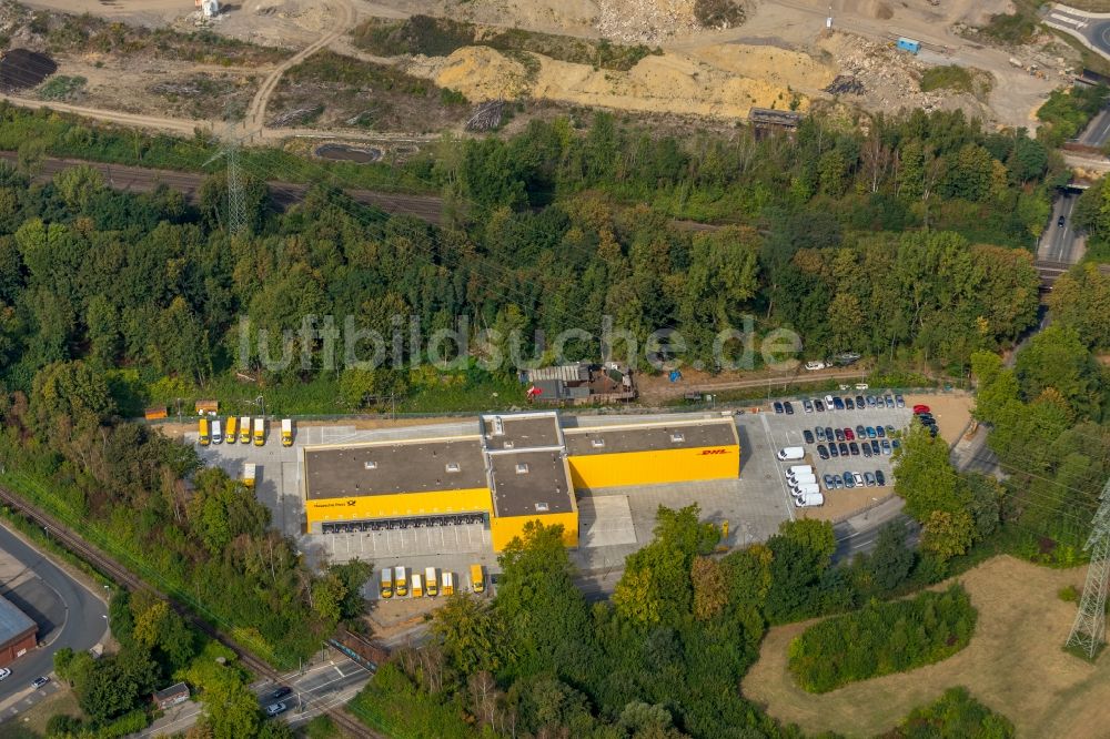 Gelsenkirchen aus der Vogelperspektive: Gebäudekomplex und Gelände des Logistikzentrums der Deutsche Post AG in Gelsenkirchen im Bundesland Nordrhein-Westfalen, Deutschland