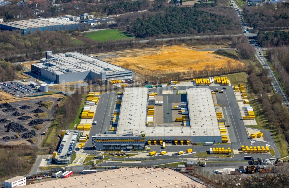 Luftaufnahme Dorsten - Gebäudekomplex und Gelände des Logistikzentrums DHL Frachtzentrum Dorsten an der Lünsingskuhle in Dorsten im Bundesland Nordrhein-Westfalen, Deutschland