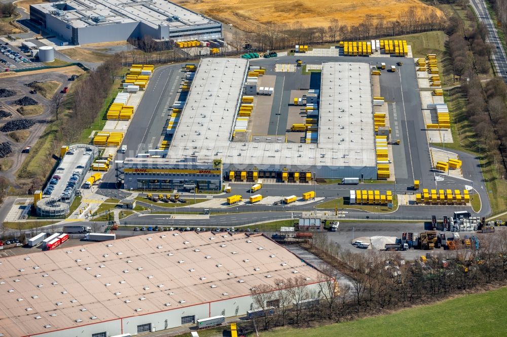 Dorsten von oben - Gebäudekomplex und Gelände des Logistikzentrums DHL Frachtzentrum Dorsten an der Lünsingskuhle in Dorsten im Bundesland Nordrhein-Westfalen, Deutschland