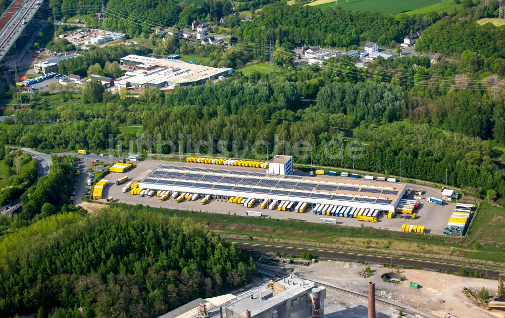 Hagen von oben - Gebäudekomplex und Gelände des Logistikzentrums DHL Freight GmbH in Hagen im Bundesland Nordrhein-Westfalen, Deutschland