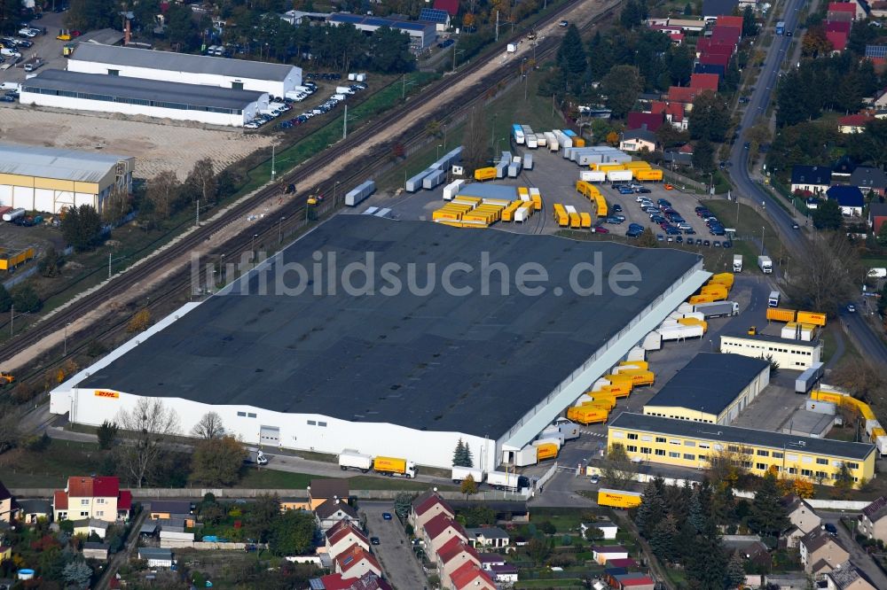 Luftbild Oranienburg - Gebäudekomplex und Gelände des Logistikzentrums der DHL GmbH im Ortsteil Sachsenhausen in Oranienburg im Bundesland Brandenburg, Deutschland