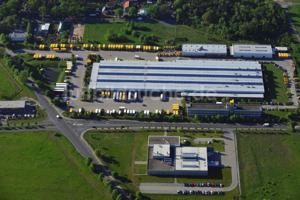 Luftbild Stahnsdorf - Gebäudekomplex und Gelände des Logistikzentrums des DHL Hub Verteilerzentrums der Deutschen Post in Stahnsdorf im Bundesland Brandenburg