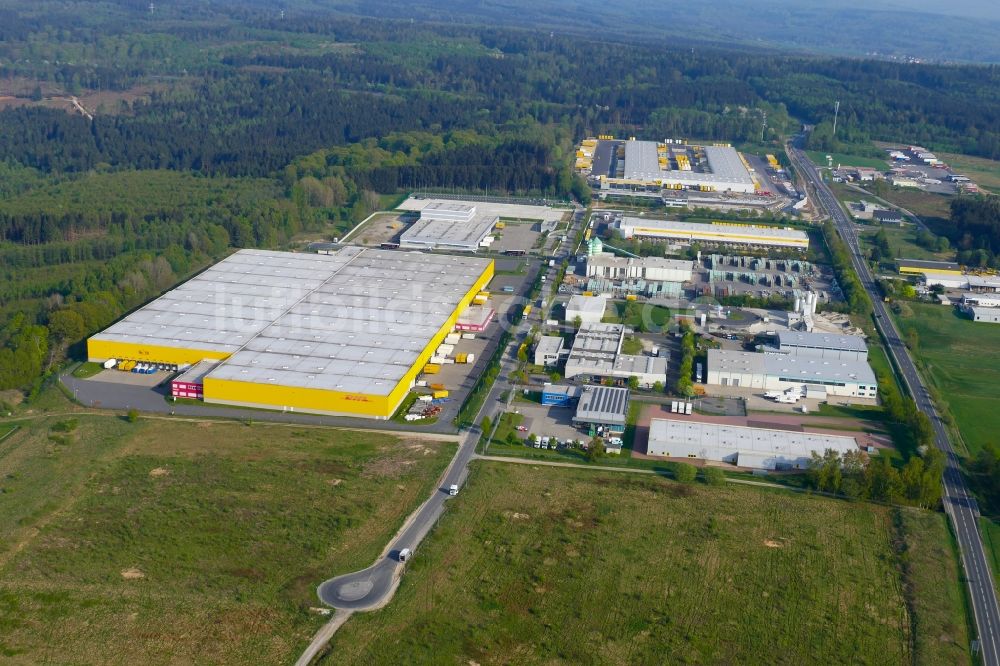 Staufenberg von oben - Gebäudekomplex und Gelände des Logistikzentrums DHL in Staufenberg im Bundesland Niedersachsen, Deutschland