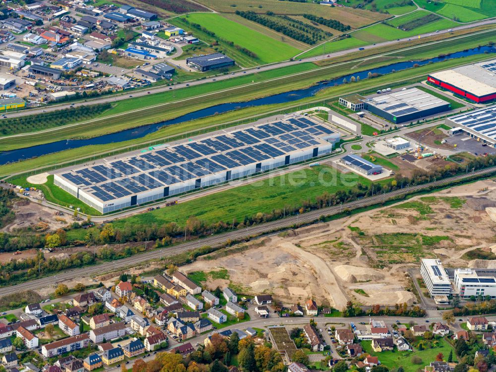 Gengenbach aus der Vogelperspektive: Gebäudekomplex und Gelände des Logistikzentrums FIEGE Logistik Stiftung & Co. KG in Gengenbach im Bundesland Baden-Württemberg, Deutschland