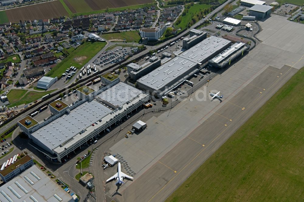 Stuttgart aus der Vogelperspektive: Gebäudekomplex und Gelände des Logistikzentrums am Flughafen Stuttgart an der Nord-West-Umfahrung in Stuttgart im Bundesland Baden-Württemberg, Deutschland