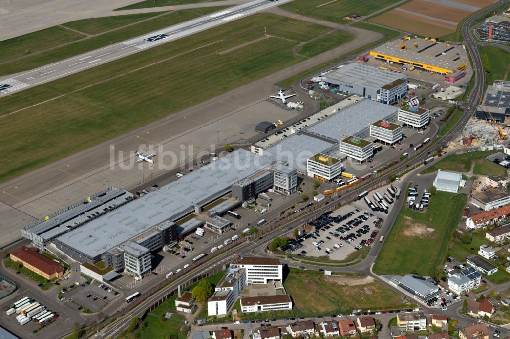 Stuttgart von oben - Gebäudekomplex und Gelände des Logistikzentrums am Flughafen Stuttgart an der Nord-West-Umfahrung in Stuttgart im Bundesland Baden-Württemberg, Deutschland