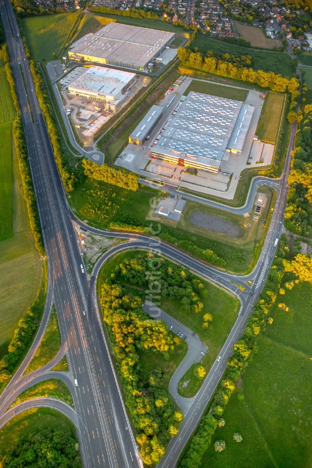 Luftaufnahme Bergkamen - Gebäudekomplex und Gelände des Logistikzentrums der Herbert Heldt KG an der Ernst-von-Bodelschwingh-Street in Bergkamen im Bundesland Nordrhein-Westfalen, Deutschland