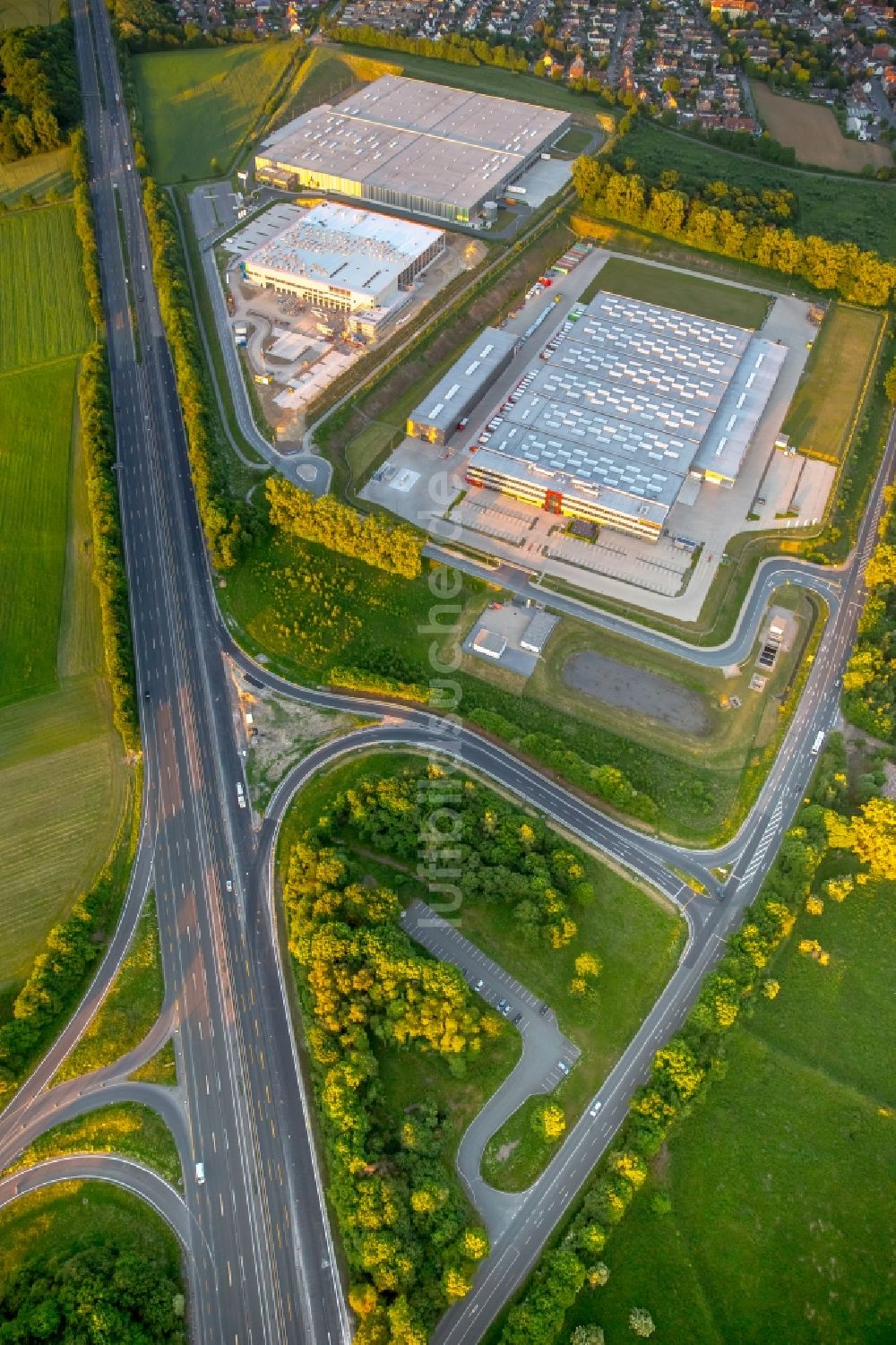 Bergkamen von oben - Gebäudekomplex und Gelände des Logistikzentrums der Herbert Heldt KG an der Ernst-von-Bodelschwingh-Street in Bergkamen im Bundesland Nordrhein-Westfalen, Deutschland