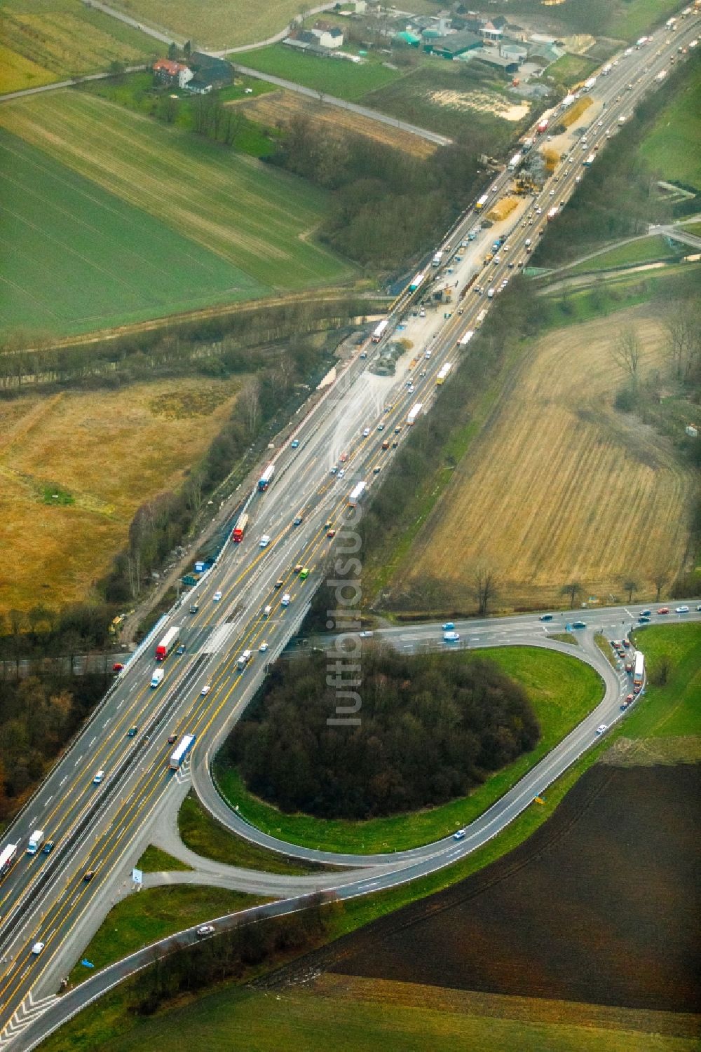 Luftaufnahme Bergkamen - Gebäudekomplex und Gelände des Logistikzentrums der Herbert Heldt KG an der Ernst-von-Bodelschwingh-Street in Bergkamen im Bundesland Nordrhein-Westfalen, Deutschland