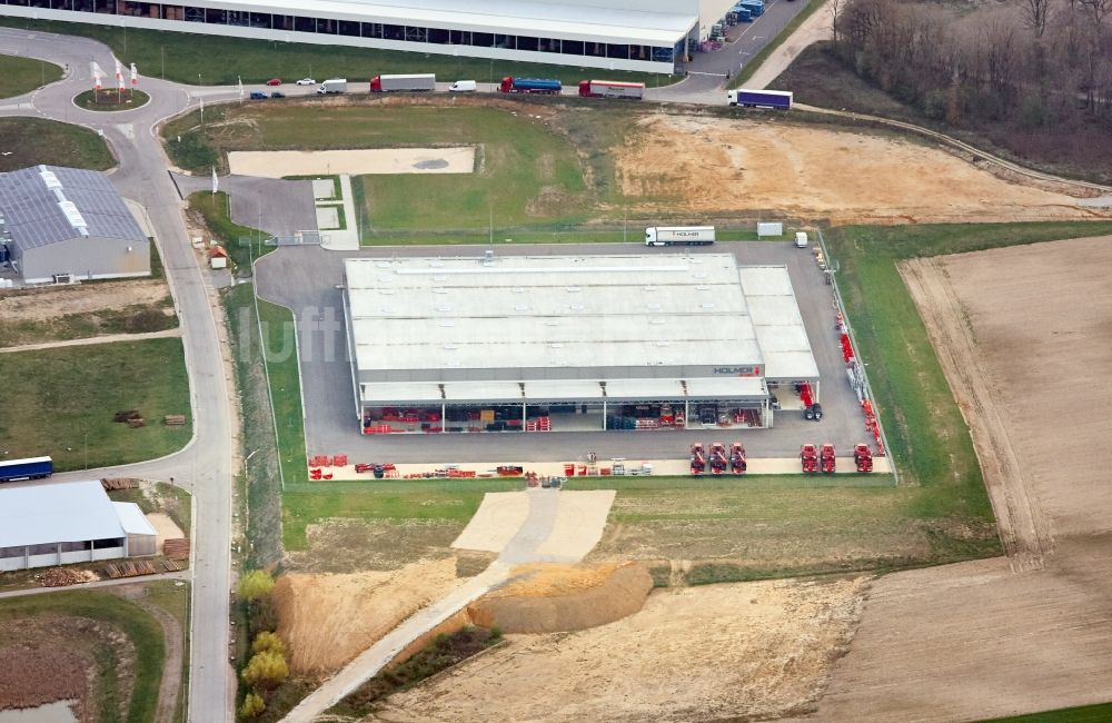 Schierling von oben - Gebäudekomplex und Gelände des Logistikzentrums der HOLMER Maschinenbau GmbH in Schierling im Bundesland Bayern, Deutschland