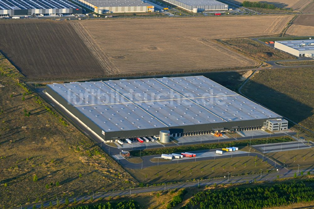 Peißen aus der Vogelperspektive: Gebäudekomplex und Gelände des Logistikzentrums der home24 SE an der Orionstraße in Landsberg im Bundesland Sachsen-Anhalt, Deutschland