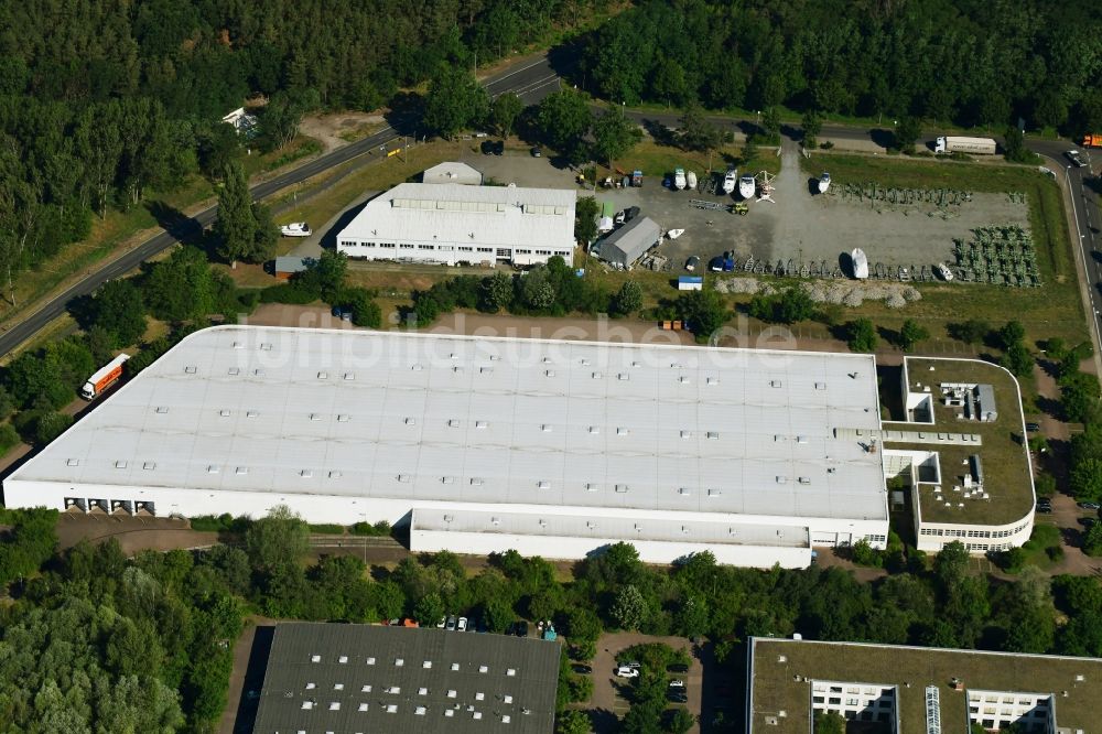 Werder (Havel) aus der Vogelperspektive: Gebäudekomplex und Gelände des Logistikzentrums der Hospital LogiServe GmbH in Werder (Havel) im Bundesland Brandenburg, Deutschland