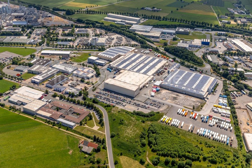 Brilon von oben - Gebäudekomplex und Gelände des Logistikzentrums der Impuls Küchen GmbH und der puris Bad GmbH & Co. KG in Brilon im Bundesland Nordrhein-Westfalen, Deutschland