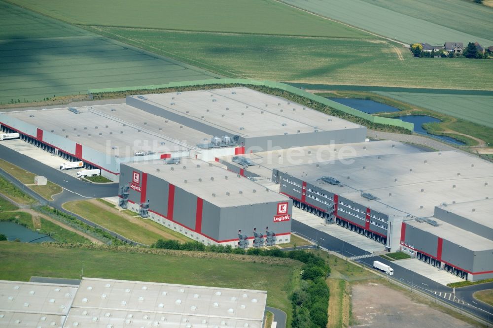 Barsinghausen von oben - Gebäudekomplex und Gelände des Logistikzentrums KAUFLAND der Schwarz Beteiligungs GmbH in Barsinghausen im Bundesland Niedersachsen