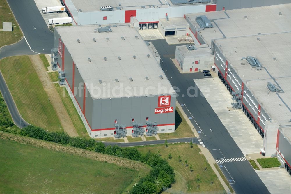 Barsinghausen aus der Vogelperspektive: Gebäudekomplex und Gelände des Logistikzentrums KAUFLAND der Schwarz Beteiligungs GmbH in Barsinghausen im Bundesland Niedersachsen