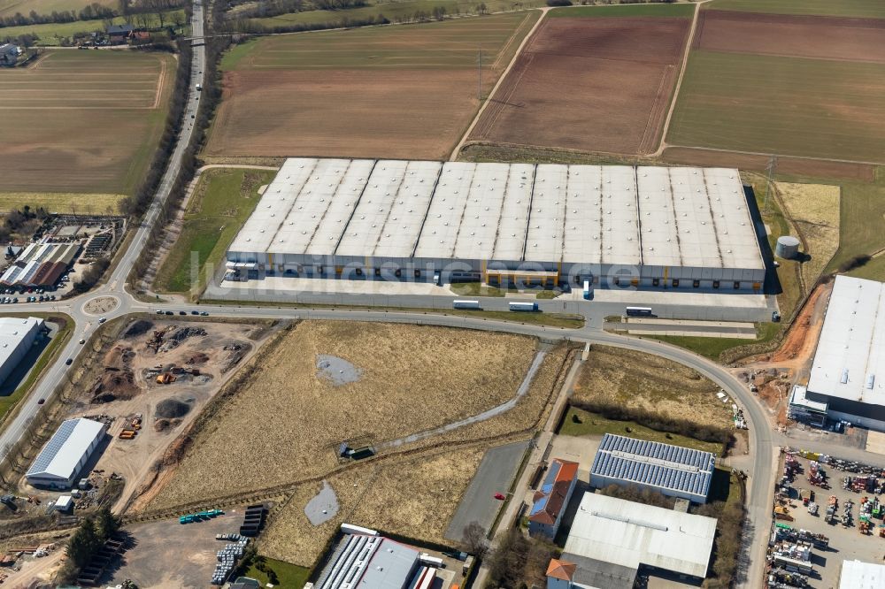 Korbach von oben - Gebäudekomplex und Gelände des Logistikzentrums in Korbach im Bundesland Hessen, Deutschland