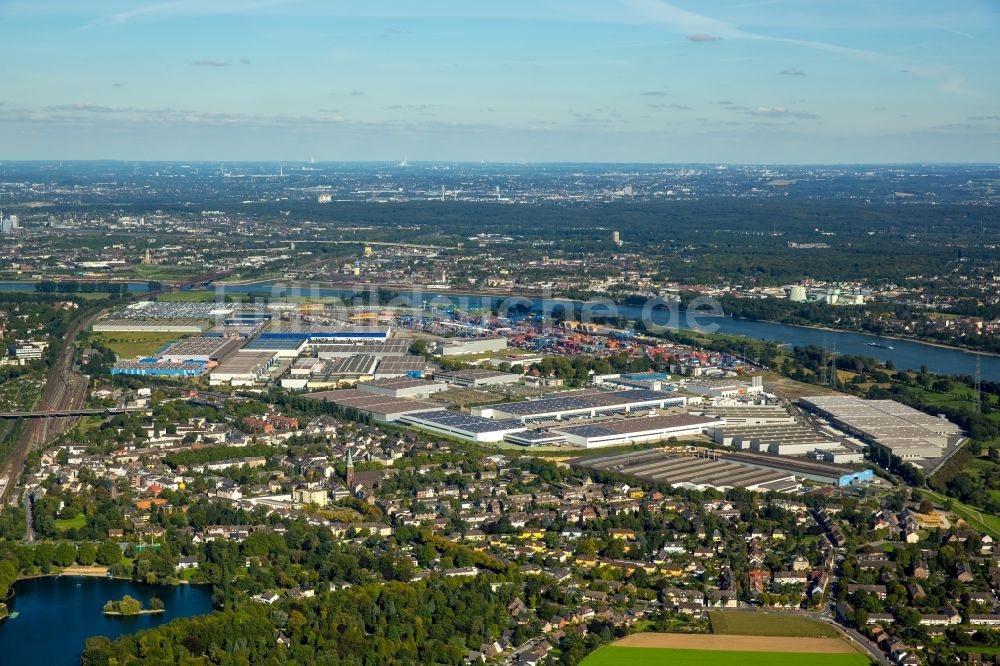 Luftbild Duisburg - Gebäudekomplex und Gelände des Logistikzentrums logport am linken Ufer des Rhein in Duisburg im Bundesland Nordrhein-Westfalen