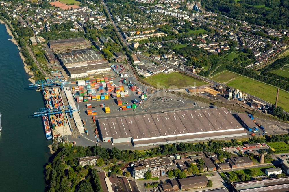 Duisburg von oben - Gebäudekomplex und Gelände des Logistikzentrums logport II am rechten Ufer des Rheins in Duisburg im Bundesland Nordrhein-Westfalen