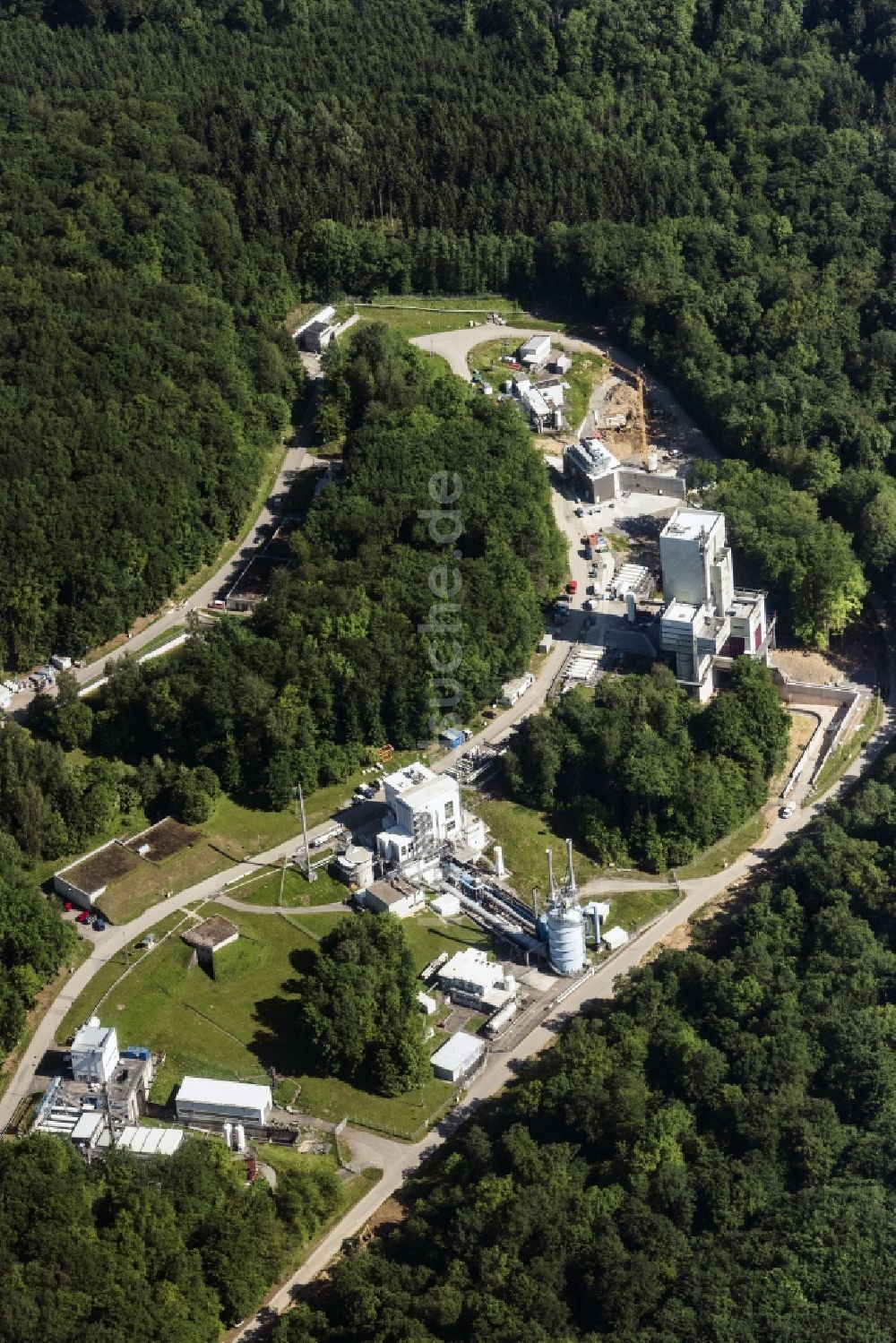 Luftaufnahme Hardthausen am Kocher - Gebäudekomplex und Gelände des Logistikzentrums für Luft und Raumfahrt (DLR) in Hardthausen am Kocher im Bundesland Baden-Württemberg, Deutschland