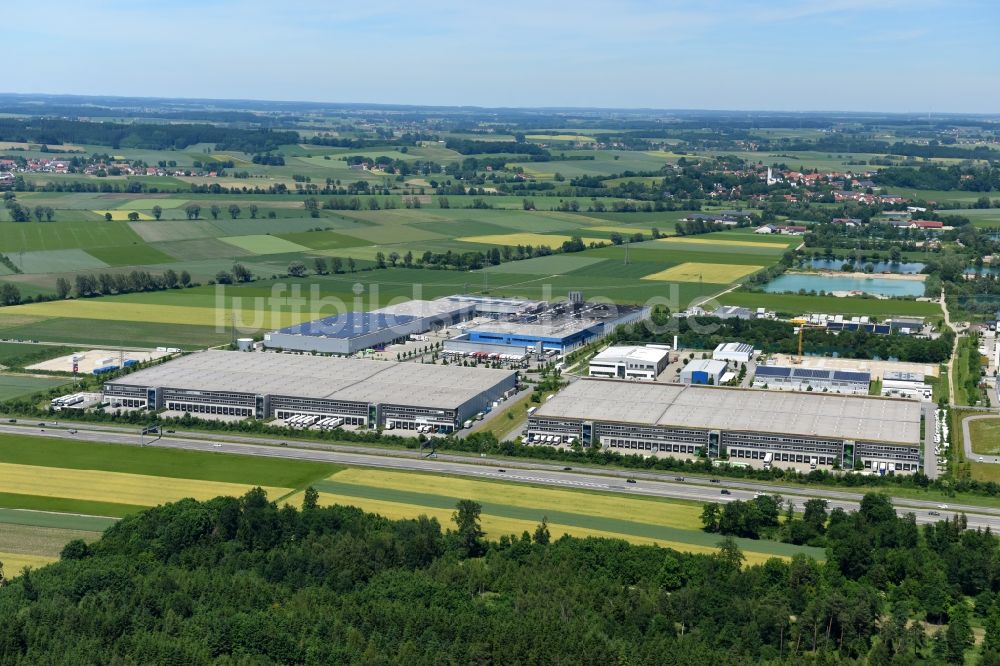 Bergkirchen aus der Vogelperspektive: Gebäudekomplex und Gelände des Logistikzentrums der Metro Group Logistics an der Gadastraße im Ortsteil Geiselbullach in Bergkirchen im Bundesland Bayern, Deutschland