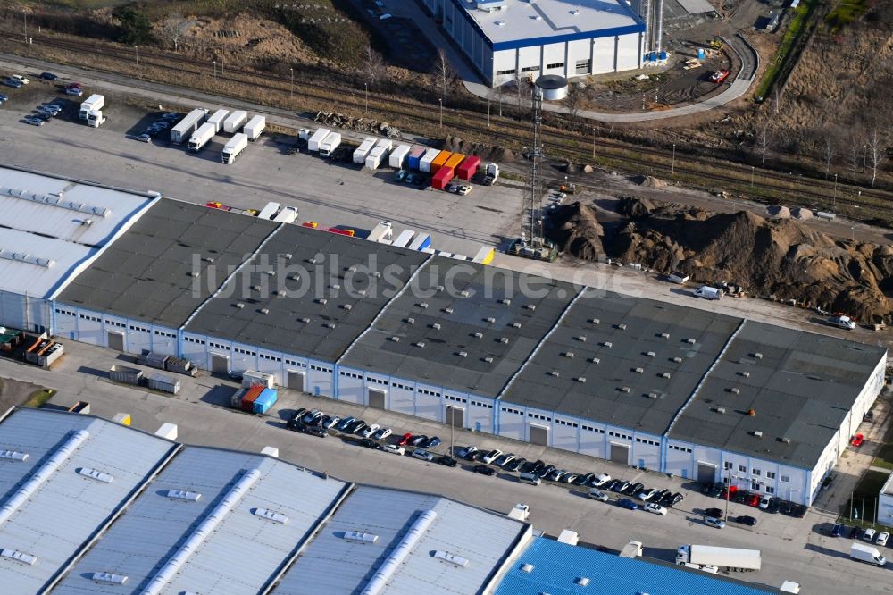 Luftbild Hoppegarten - Gebäudekomplex und Gelände des Logistikzentrums der Park Property GmbH & Co.KG in der Industriestraße in Hoppegarten im Bundesland Brandenburg, Deutschland