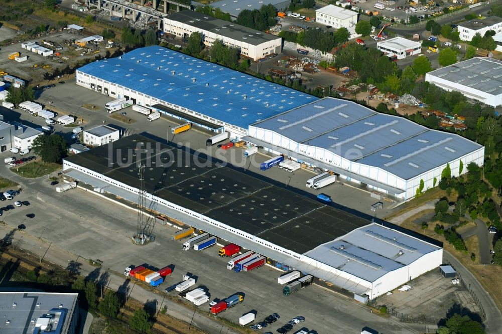 Luftaufnahme Hoppegarten - Gebäudekomplex und Gelände des Logistikzentrums der Park Property GmbH & Co.KG in der Industriestraße in Hoppegarten im Bundesland Brandenburg, Deutschland