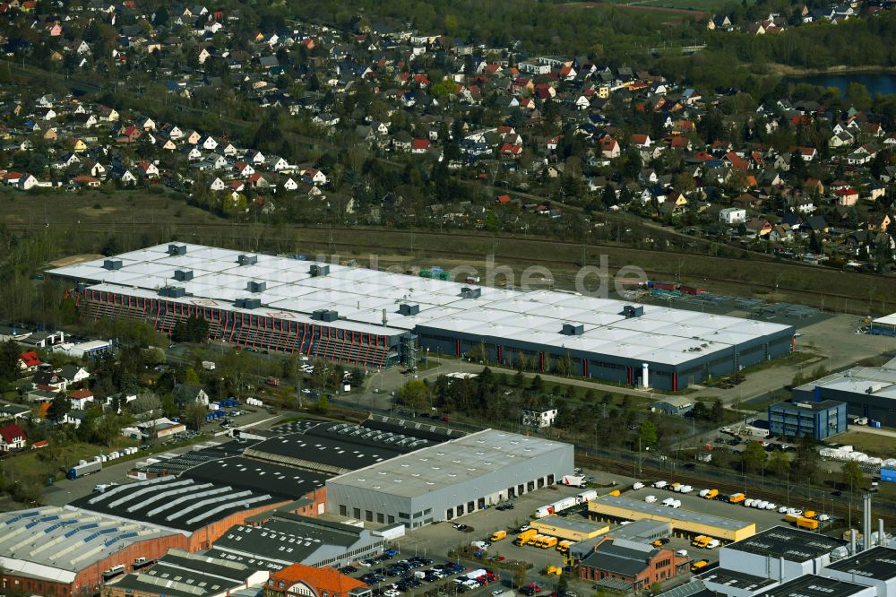 Berlin von oben - Gebäudekomplex und Gelände des Logistikzentrums der PROLOGIS in Berlin, Deutschland