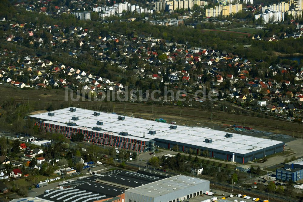 Berlin aus der Vogelperspektive: Gebäudekomplex und Gelände des Logistikzentrums der PROLOGIS in Berlin, Deutschland