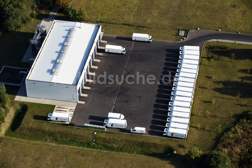 Rüdnitz von oben - Gebäudekomplex und Gelände des Logistikzentrums ReFood GmbH & Co. KG an der Rüsternstraße in Rüdnitz im Bundesland Brandenburg