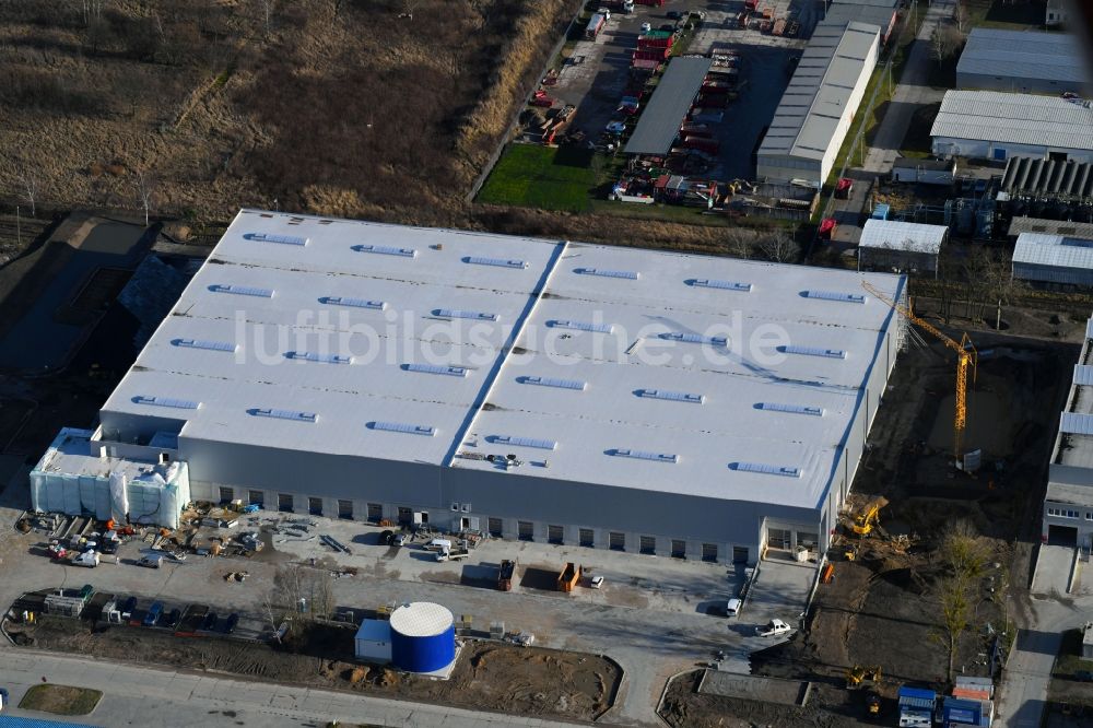 Luftbild Hoppegarten - Gebäudekomplex und Gelände des Logistikzentrums der Rhenus Home Delivery GmbH in der Industriestraße in Hoppegarten im Bundesland Brandenburg, Deutschland