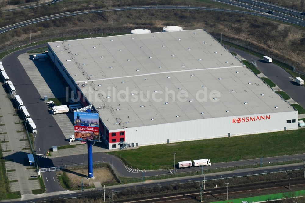 Luftbild Wustermark - Gebäudekomplex und Gelände des Logistikzentrums Rossmann Zentrallager Wustermark in Wustermark im Bundesland Brandenburg, Deutschland