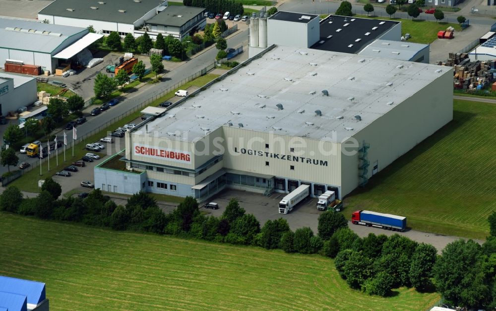 Schwarzenbek von oben - Gebäudekomplex und Gelände des Logistikzentrums SCHULENBURG der tejo Möbel Management Holding GmbH & Co. KG in Schwarzenbek im Bundesland Schleswig-Holstein, Deutschland