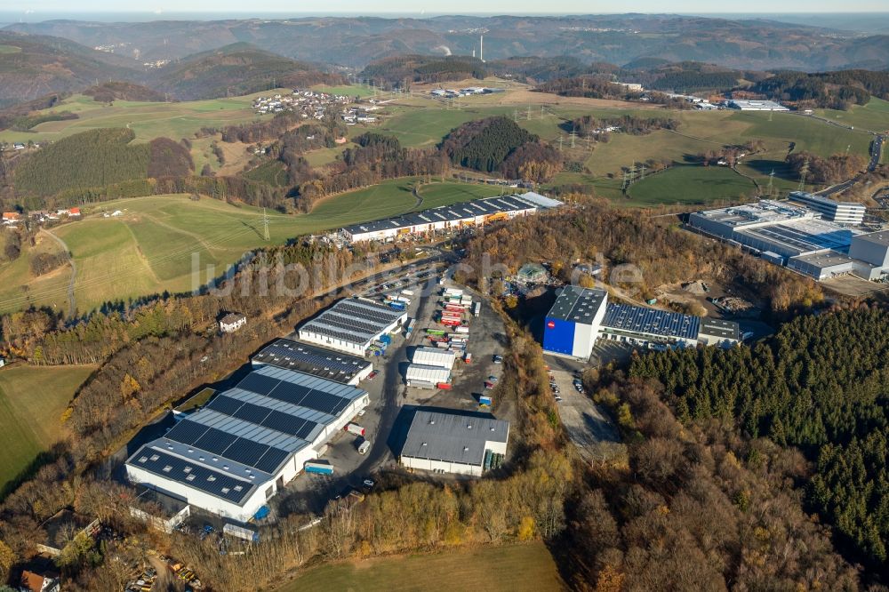 Lüdenscheid aus der Vogelperspektive: Gebäudekomplex und Gelände des Logistikzentrums der Sieper GmbH und der Karl Scherer Spedition GmbH in Lüdenscheid im Bundesland Nordrhein-Westfalen, Deutschland