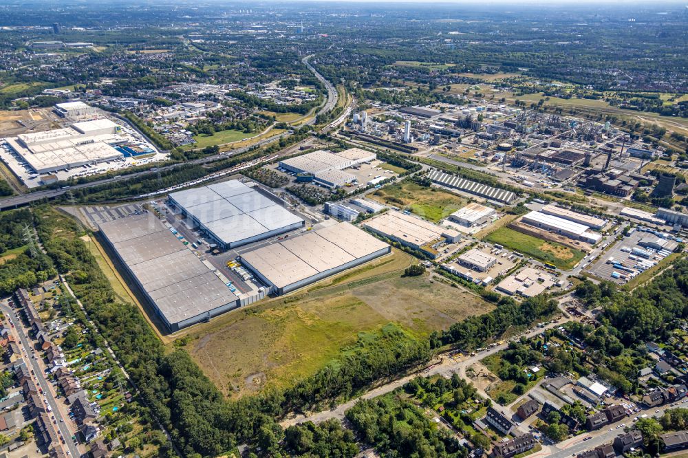 Oberhausen aus der Vogelperspektive: Gebäudekomplex und Gelände des Logistikzentrums Im Waldteich in Oberhausen im Bundesland Nordrhein-Westfalen, Deutschland