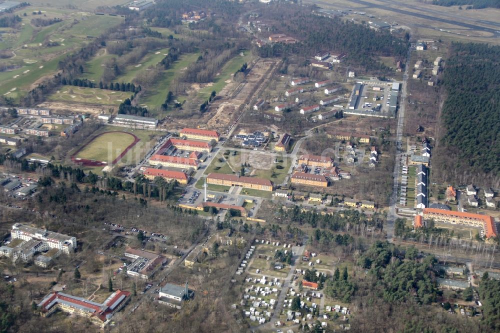 Berlin von oben - Gebäudekomplex der General - Steinhoff - Kaserne der Bundeswehr im Ortsteil Gatow in Berlin